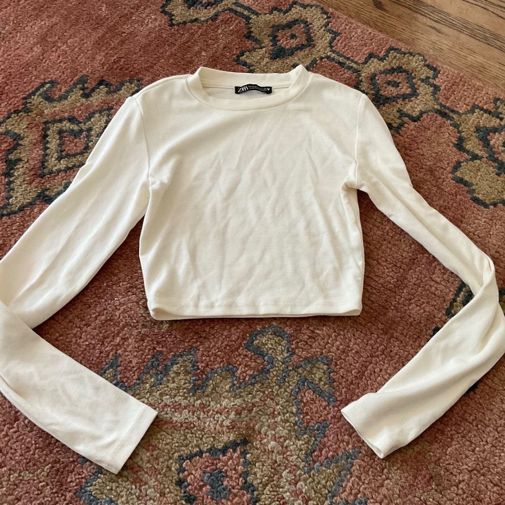 Zara long sleeved cream crop top, size S, like new